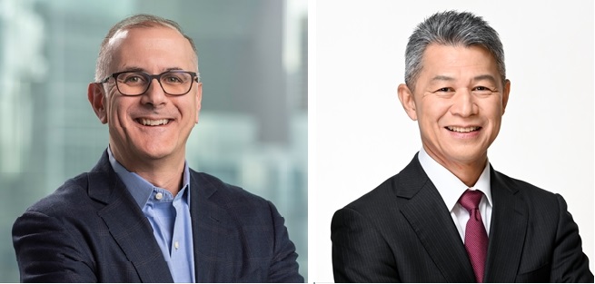 【写真左：米 Aras Corporation CEO ロッキー・マーチン、写真右：アラスジャパン合同会社 社長 久次昌彦】